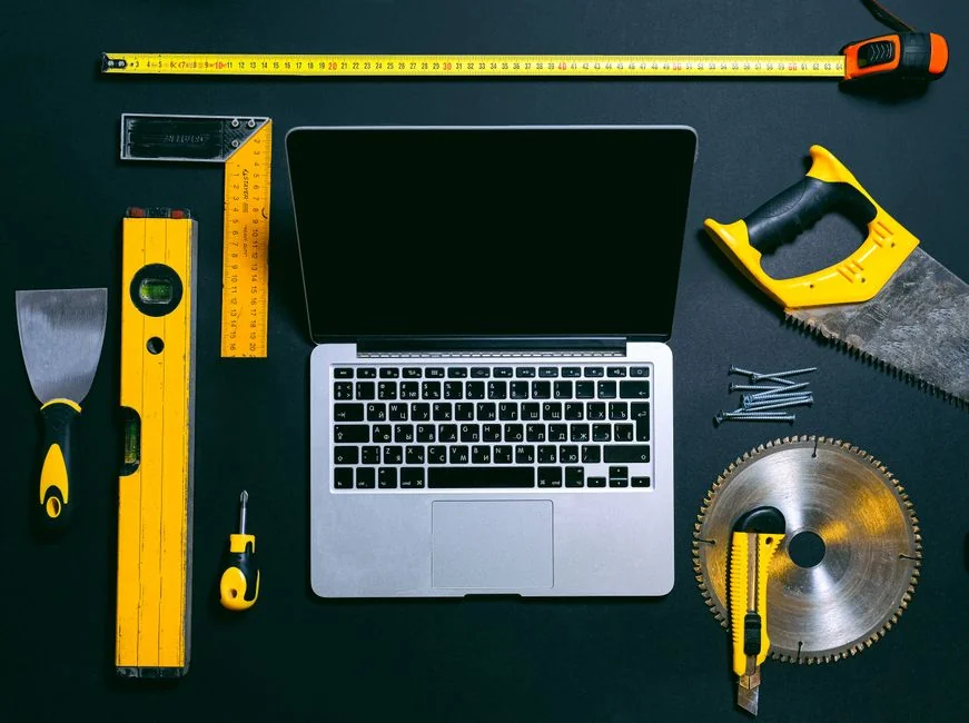 This photo is taken by Lubos Volkov for UX Store while giving a tips on how to become better designer.

After your reach certain skill level is it harder and harder to get any better … In order to progress you need to constantly push yourself to the limits and learn new things … Photo: https://www.instagram.com/lubosvolkov/ For: https://uxstore.com